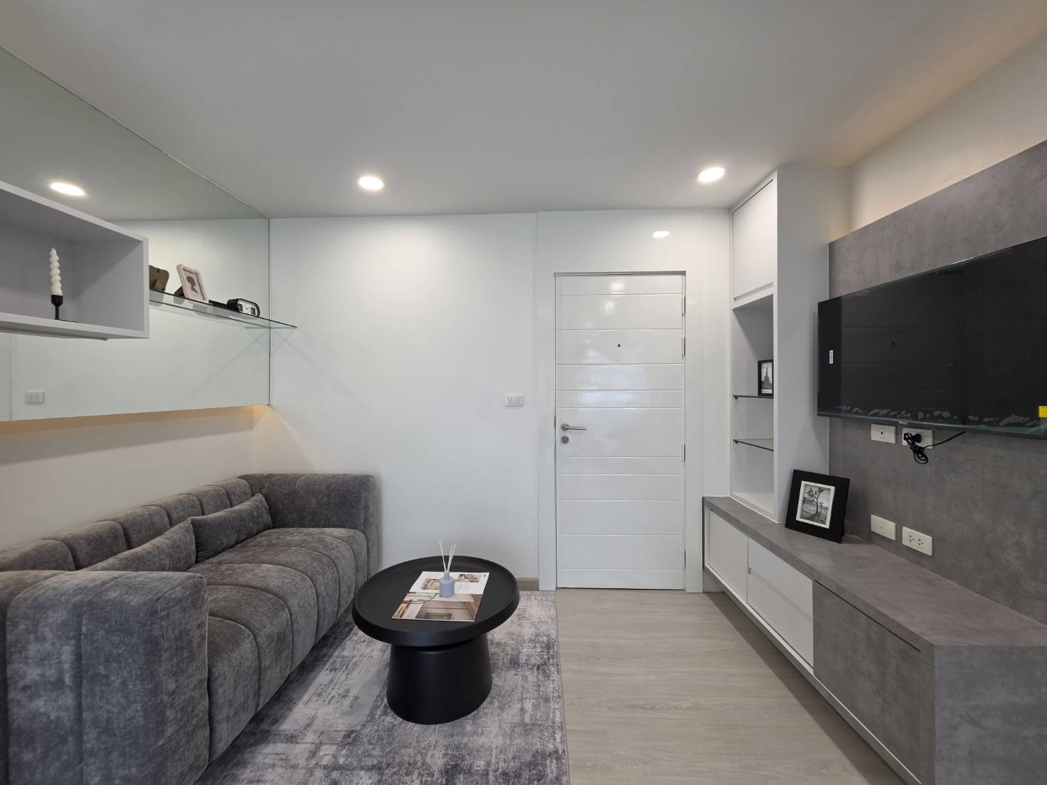 01-12 คอนโด The Scene Condo รูปที่ 1