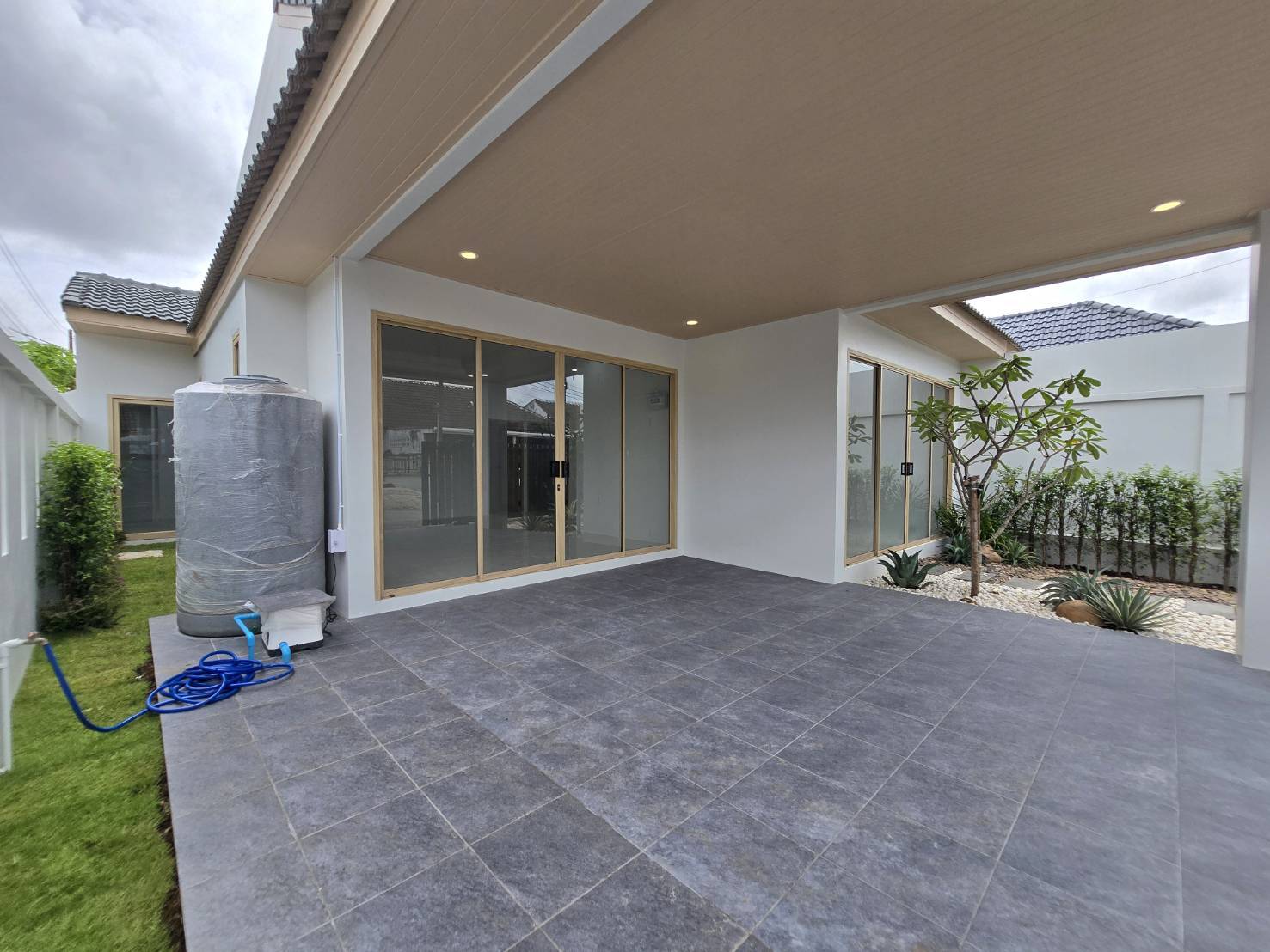 1620243_0 บ้านแฝดชั้นเดียว หมู่บ้านศรีสุชาติ 3 รูปที่ 3